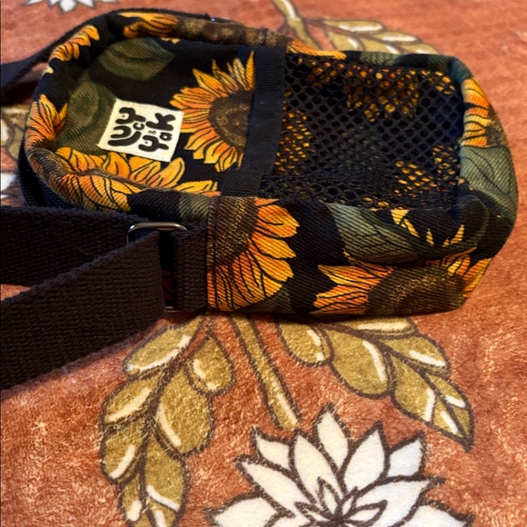 Lucy & Yak Sunflower Print Crossbody Bag - Picture 7 of 9